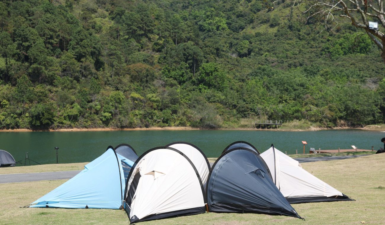 Choosing a 12‑Person Cabin Tent: Capacity, Layout, and Practical Setup Questions